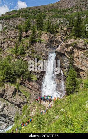 In der Nähe von Cogne, Valle d'Aosta, Italien. Lillaz Wasserfall (Cascate di Lillaz) in den Parco Nazionale del Gran Paradiso (Nationalpark Gran Paradiso). Stockfoto