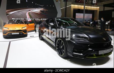 Peking, China. September 2020. Lamboghinis URUS-Modelle sind am Dienstag, den 29. September 2020, auf der internationalen Auto China Show in Peking zu sehen. Tausende von potenziellen Käufern und Fans von Neuwagen strömten zu einer der größten Automobilmessen der Welt, nur wenige Monate nachdem Chinas Hauptstadt alle obligatorischen Covid-19-Schutzmaßnahmen aufgehoben hatte. Foto von Stephen Shaver/UPI Kredit: UPI/Alamy Live Nachrichten Stockfoto