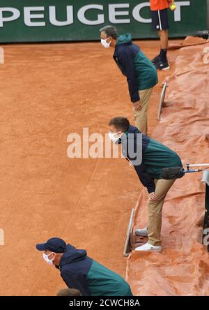 Paris, Frankreich. September 2020. Roland Garros Paris French Open 2020 Tag 3 290920 Line Judges - The Three Masketeers Credit: Roger Parker/Alamy Live News Stockfoto