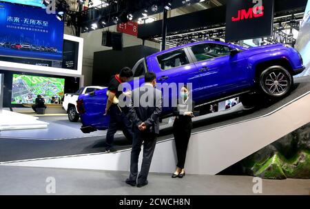 Peking, China. September 2020. Der neue Tiger 7 Truck von JMC ist am Dienstag, den 29. September 2020, auf der internationalen Auto China Show in Peking zu sehen. Tausende von potenziellen Käufern und Fans von Neuwagen strömten zu einer der größten Automobilmessen der Welt, nur wenige Monate nachdem Chinas Hauptstadt alle obligatorischen Covid-19-Schutzmaßnahmen aufgehoben hatte. Foto von Stephen Shaver/UPI Kredit: UPI/Alamy Live Nachrichten Stockfoto