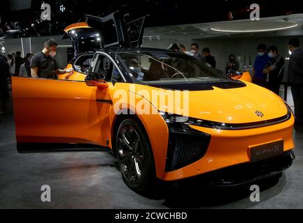 Peking, China. September 2020. Chinesischer Check-out der HiPhi X auf der internationalen Auto China Show in Peking am Dienstag, 29. September 2020. Tausende von potenziellen Käufern und Fans von Neuwagen strömten zu einer der größten Automobilmessen der Welt, nur wenige Monate nachdem Chinas Hauptstadt alle obligatorischen Covid-19-Schutzmaßnahmen aufgehoben hatte. Foto von Stephen Shaver/UPI Kredit: UPI/Alamy Live Nachrichten Stockfoto