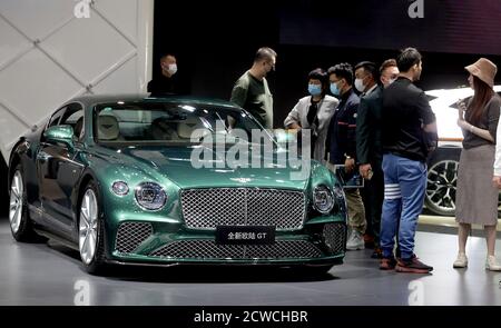 Peking, China. September 2020. Auf der internationalen Auto China Show in Peking am Dienstag, den 29. September 2020, werden Chinesen das GT Coupé von Bentley gezeigt. Tausende von potenziellen Käufern und Fans von Neuwagen strömten zu einer der größten Automobilmessen der Welt, nur wenige Monate nachdem Chinas Hauptstadt alle obligatorischen Covid-19-Schutzmaßnahmen aufgehoben hatte. Foto von Stephen Shaver/UPI Kredit: UPI/Alamy Live Nachrichten Stockfoto