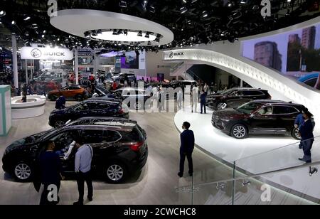 Peking, China. September 2020. Die neuen Fahrzeuge von Buick sind am Dienstag, den 29. September 2020, auf der internationalen Auto China Show in Peking zu sehen. Tausende von potenziellen Käufern und Fans von Neuwagen strömten zu einer der größten Automobilmessen der Welt, nur wenige Monate nachdem Chinas Hauptstadt alle obligatorischen Covid-19-Schutzmaßnahmen aufgehoben hatte. Foto von Stephen Shaver/UPI Kredit: UPI/Alamy Live Nachrichten Stockfoto