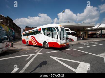 Bus Eireann Schnellstraße Busse Stockfoto