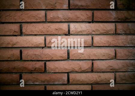 Ziegelsteinwand rot gefärbt, Hintergrundbild mit Kopierraum Stockfoto