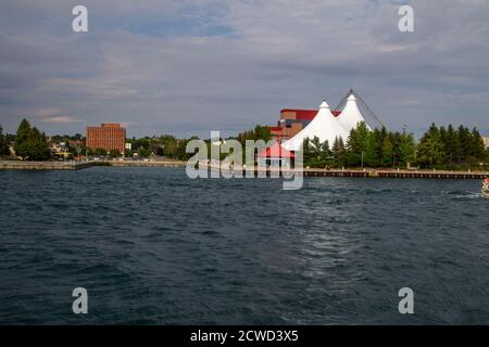 Sault Ste Marie, Ontario, Kanada - 9. August 2015: Das Hafenviertel der kleinen Touristenstadt Sault Ste Marie, Ontario Stockfoto