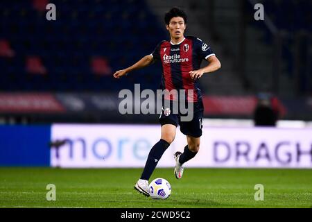 Bologna, Italien - 28 September, 2020: Takehiro Tomiyasu von Bologna FC in Aktion während der Serie A Fußballspiel zwischen Bologna FC und Parma Calcio. FC Bologna gewann 4-1 gegen Parma Calcio. Kredit: Nicolò Campo/Alamy Live Nachrichten Stockfoto