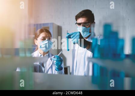 Medizinisches Labor. Konzept der Viren- und Bakterienforschung. Stockfoto