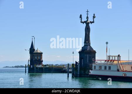 Konstanz, 27. Mai 2020: Hafen von Konstanz mit Leuchtturm und Imperia-Statue. Stockfoto