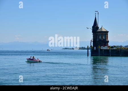 Konstanz, Deutschland - 27. Mai 2020: Landschaft des alten Leuchtturms. Stockfoto