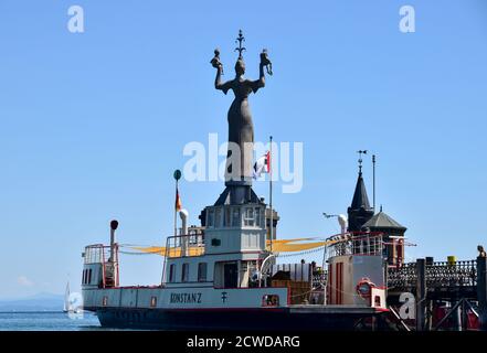 Konstanz, 27. Mai 2020: Hafen von Konstanz mit Leuchtturm und Imperia-Statue. Stockfoto