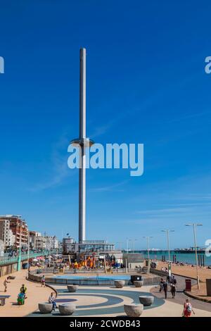 England, East Sussex, Brighton, Brighton Seafront, The British Airways i360 Viewing Tower und Seafront Promenade Stockfoto