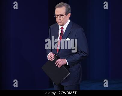Cleveland, Ohio. September 2020. Moderator Chris Wallace kommt für die erste von drei geplanten 90-minütigen Präsidentschaftsdebatten zwischen Präsident Donald Trump und dem Präsidentschaftskandidaten der Demokraten Joe Biden am Dienstag, den 29. September 2020 in Cleveland, Ohio, an. Quelle: Kevin Dietsch/Pool via CNP, weltweite Nutzung Quelle: dpa/Alamy Live News Stockfoto