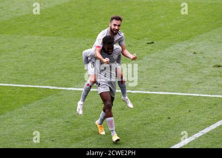 Eibar, Spanien. September 2020. Unai Lopez, Inaki Williams (Bilbao) Fußball: Unai Lopez und Williams feiern nach Lopez's Tor beim spanischen 'La Liga Santander' Spiel zwischen SD Eibar 1-2 Athletic Club de Bilbao im Estadio Municipal de Ipurua in Eibar, Spanien . Quelle: Mutsu Kawamori/AFLO/Alamy Live News Stockfoto