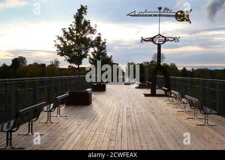 Sept 29 2020, St Thomas Ontario Kanada - Kanadas erster erhöhter Park auf der Westseite St. Thomas in Ontario Kanada. Bewaldeter Boden an erhöhter P Stockfoto