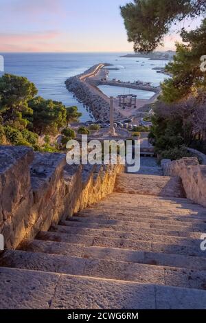 Monumentaler Wasserfall von Santa Maria di Leuca in Italien (Apulien). Stockfoto