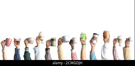 Die Leute halten Tassen und Pappbecher mit Kaffee. Konzept zum Thema Cafés und Kaffee. Stockfoto