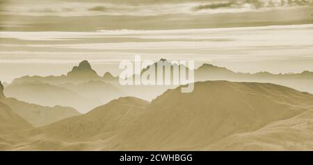 2-in-1-Berge Landschaft Hintergrund der Dolomiten, Italien Stockfoto