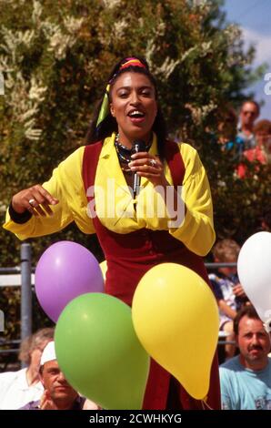 ZDF Fernsehgarten, Sonntag-Unterhaltungsshow, Sendung vom 3. Juli 1994, Gaststar: Sängerin