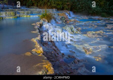 Cascate del Mulino, natürliche Pools von Thermalwasser. Saturnia, Grosseto, Toskana, Italien, Europa Stockfoto