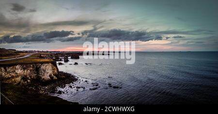 Luftaufnahme über Marsden Bay, Richtung Marsden Rock, South Shields, UK Stockfoto