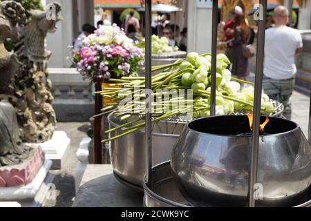 Wassermarkt und Tempel in Thailand Stockfoto