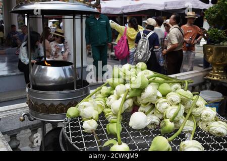 Wassermarkt und Tempel in Thailand Stockfoto