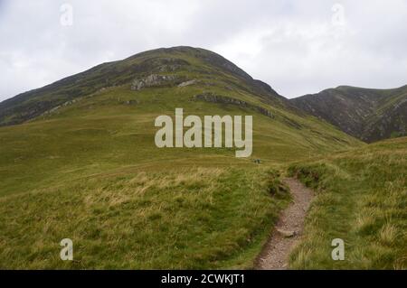 Fußweg im Wainwright 'Whiteless Pike' von Buttermere im Lake District National Park, Cumbria, England, Großbritannien. Stockfoto