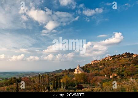 Blick auf Montepulciano und das Heiligtum der Madonna di San Biagio, Toskana, Italien, Europa Stockfoto