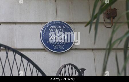 Virginia Woolf und Leonard Woolf blaue Plakette im Zentrum von London Stockfoto