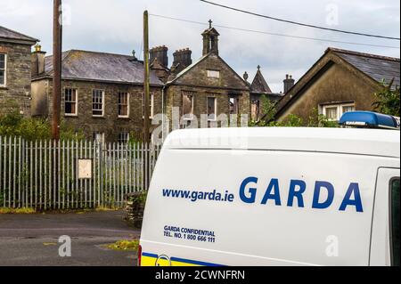 Skibbereen, West Cork, Irland. September 2020. Gardai untersuchen gestern Nachmittag einen Großbrand im alten Kloster in Skibbereen, der einen Teil des Gebäudes zerstört hat. Obwohl sich die Untersuchung im Frühstadium befindet, deuten Quellen darauf hin, dass der Brand auf Brandstiftung zurückzuführen ist. Ein Tatort des Ermittler befindet sich derzeit am Ort des Großbrandes. Quelle: AG News/Alamy Live News Stockfoto