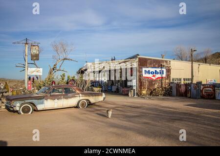 Außenansicht des historischen Hackberry General Store in Arizona. Der Laden ist ein beliebter Stop und Fotostopp auf der historischen Route 66 in Arizona. Stockfoto