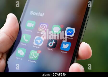 Die TikTok-Anwendung ist auf einem iPhone 11 Pro max in dieser Abbildung in Warschau, Polen am 29. September 2020 zu sehen. Die TikTok App wird gebann Stockfoto