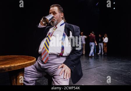 Barry Rutter bei den Proben für die Produktion der Frohen Ehefrauen von Windsor im Northern Broadsides Theatre in Hammersmith, London. 21 Dezember 1993. Foto: Neil Turner Stockfoto