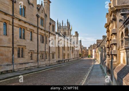 OXFORD CITY ENGLAND MERTON STREET MERTON UND CORPUS CHRISTI COLLEGES STRASSE DER KOPFSTEINPFLASTER STEINE Stockfoto