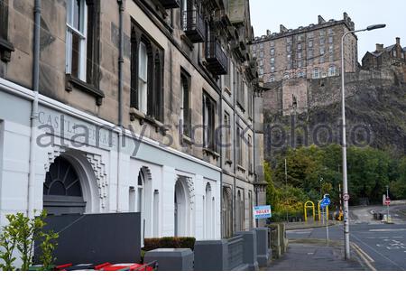 Edinburgh, Schottland, Großbritannien. September 2020. Aufgrund der Coronavirus-Pandemie kündigte das berühmte und preisgekrönte Michelin-Sterne-Restaurant Castle Terrace im Stadtzentrum an, dass es aufgrund des Mangels an Touristen und der Kundenanreize schließen würde, wodurch das Unternehmen nicht mehr finanzierbar wäre. Und das Geschäft wurde jetzt zum Verkauf online mit einem lokalen Immobilienmakler ein Ende zu bringen 10 erfolgreiche Jahre des Handels. Restaurant wurde 2010 von Tom Kitchin und Dominic Jack gegründet. Kredit: Craig Brown/Alamy Live Nachrichten Stockfoto