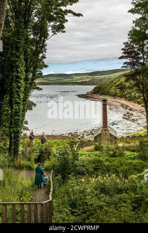 Das alte Gashaus und die Bucht, Culzean Castle und Country Park in Ayrshire, Schottland. Stockfoto