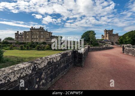 Culzean Castle ist ein Schloss mit Blick auf den Firth of Clyde, in der Nähe von Maybole, Carrick, an der schottischen Küste von Ayrshire. Stockfoto