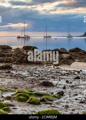 Lamlash Bay bei Sonnenaufgang, Isle of Arran, im Firth of Clyde, Schottland, Großbritannien Stockfoto