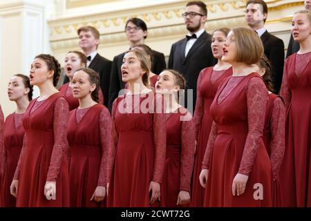 Saint-Petersburg, Russland - 25. Februar 2018: Chor tritt während V Kinder-und Jugend-Chorweltmeisterschaft Stockfoto