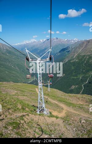 Alte Sessellift in Mount Cheget, Kaukasus-Gebirge Stockfoto