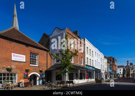 England, West Sussex, Chichester, Street Scene und The Market Cross Stockfoto