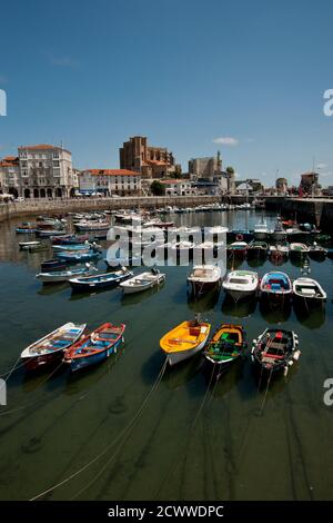 Gótica Iglesia de Santa Maria, sigloXIII. Castro Urdiales. Kantabrien. Spanien. Stockfoto