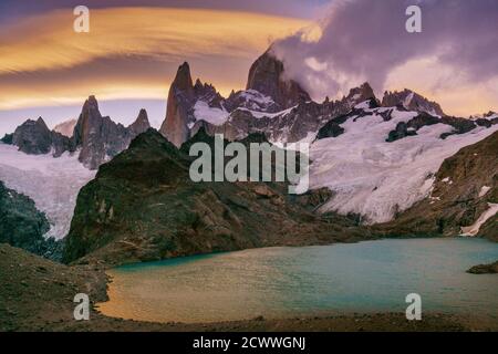 Monte Fitz Roy, Cerro Chaltén -, 3405 Metros, Laguna de los Tres, Parque Nacional Los Glaciares, Republica Argentinien, Patagonien, Cono Sur, Süd Ame Stockfoto