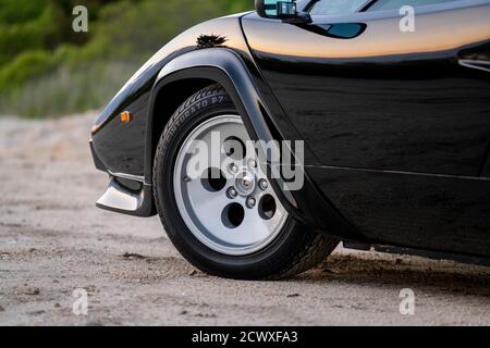 Vorderrad Nahaufnahme eines 1985 Lamborghini Countach 5000QV. Stockfoto