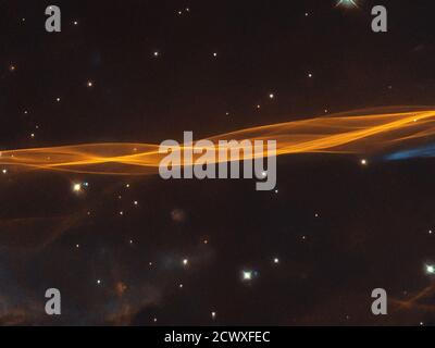 Das Hubble-Weltraumteleskop erfasst ein Bild des Cygnus-Supernova-Überrestes, 2.400 Lichtjahre entfernt. Der Überrest, der aus einem sterbenden Stern gebildet wurde, der 20-mal so groß ist wie die Sonne, bedeckt eine Fläche, die 36 Mal so groß ist wie der Mond. Stockfoto