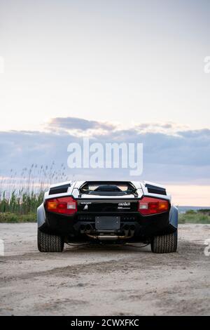 Rückansicht eines 1985 Lamborghini Countach 5000QV. Stockfoto