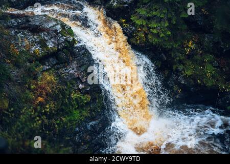 Herbstwasserfall in Nordschweden Stockfoto