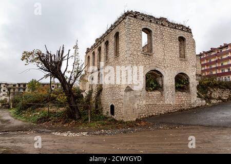 Stadtansichten und Zerstörung in Susa aus den Kriegsjahren. Susa, Nachbardorf Berg-Karabach Hauptstadt Stepanakert. Die Kaukasusrepublik wird zwischen Armenien und Aserbaidschan geführt. Stockfoto