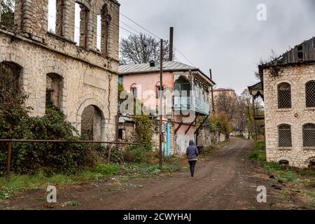 Stadtansichten und Zerstörung in Susa aus den Kriegsjahren. Susa, Nachbardorf Berg-Karabach Hauptstadt Stepanakert. Die Kaukasusrepublik wird zwischen Armenien und Aserbaidschan geführt. Stockfoto